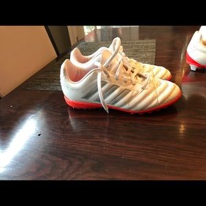 Indoor kids soccer cleats
